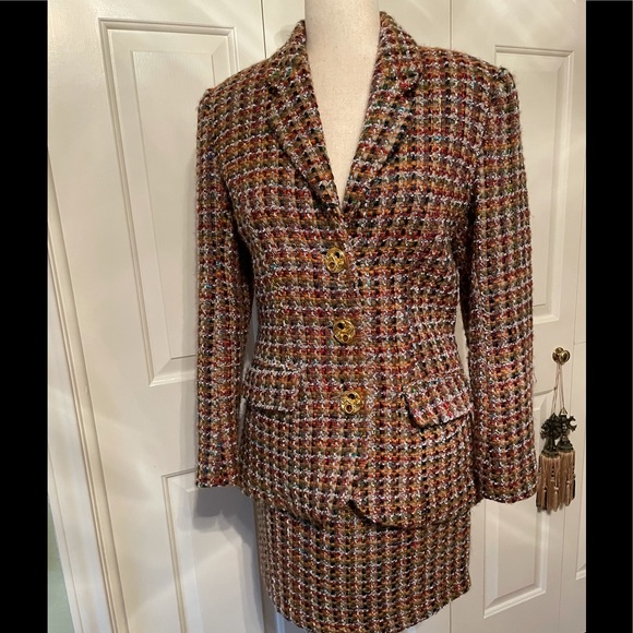 Lorena Conti jacket and skirt - Picture 2 of 15